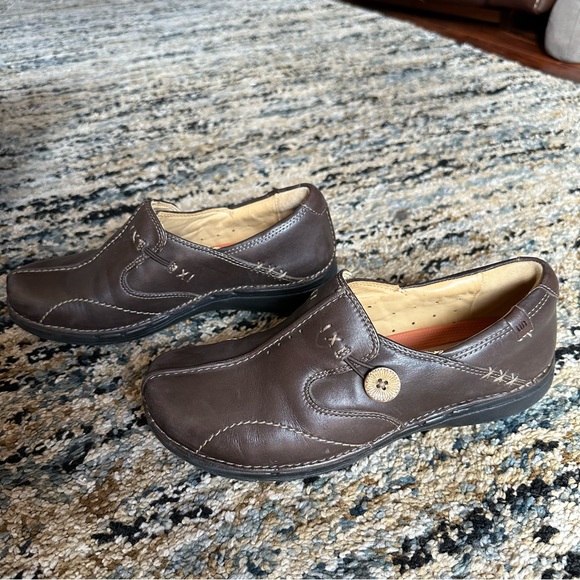 Clarks Unstructured Un Loop brown loafers - Picture 3 of 11
